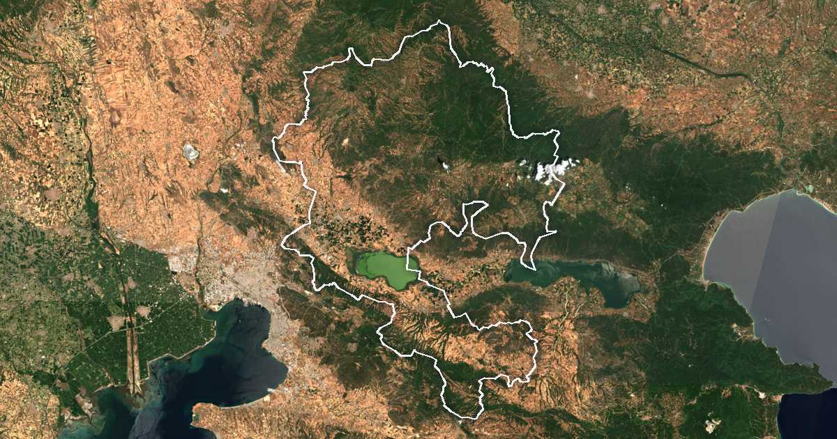 Image satellite avec la limite tracée: de Langadás