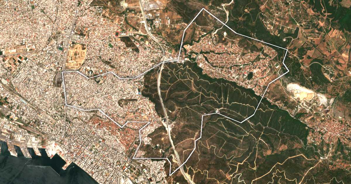 Image satellite avec la limite tracée: de Neápoli-Sykiés