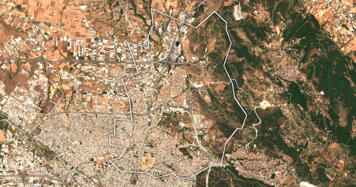 Image satellite avec la limite tracée: de Pávlos Melás