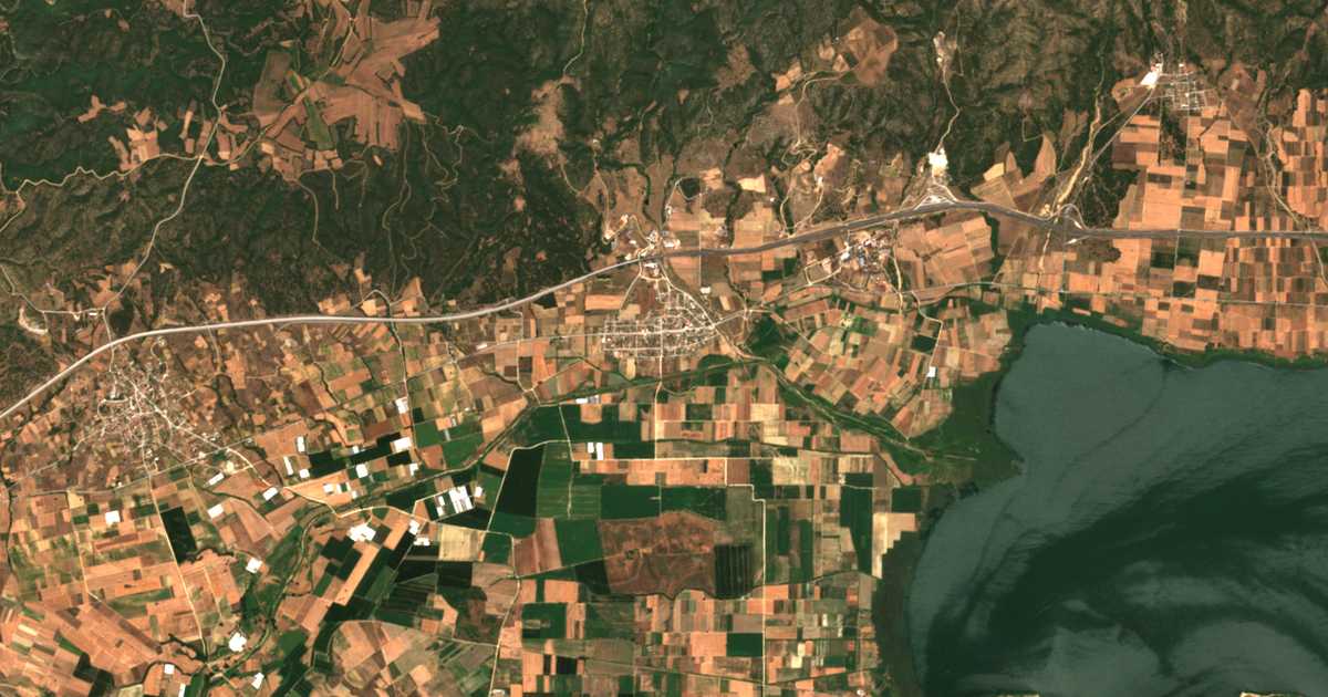 Carte satellite de Nymfópetra