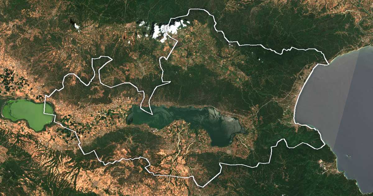 Image satellite avec la limite tracée: de Vólvi