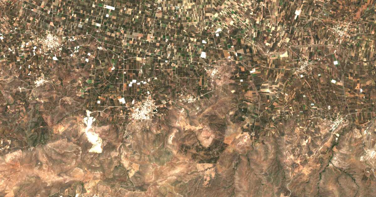 Carte satellite de Alithiní