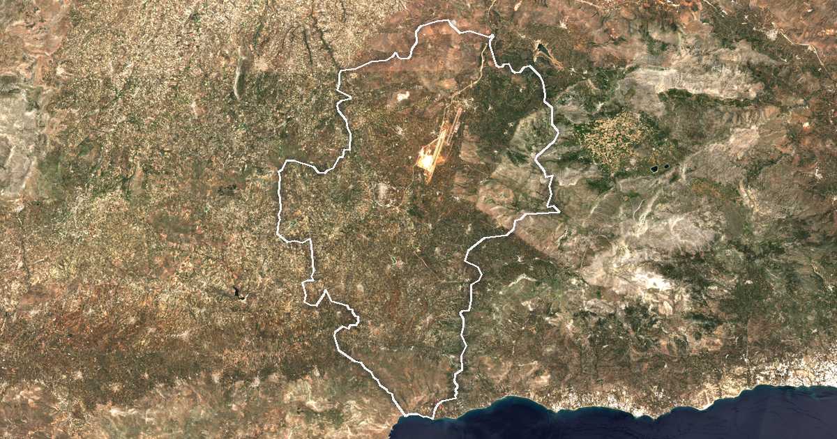 Image satellite avec la limite tracée: Minóa Pediáda
