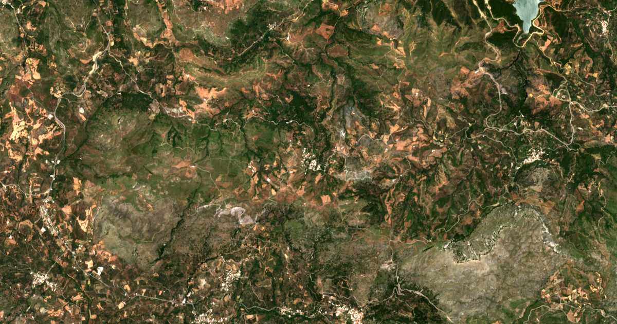 Carte satellite de Karínes
