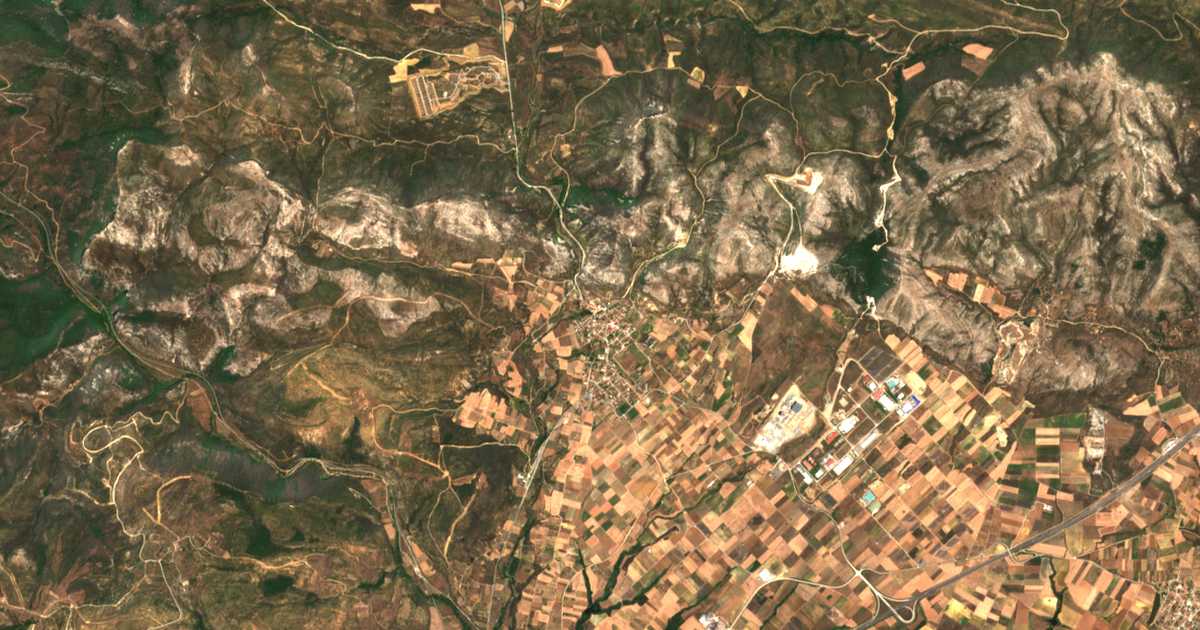 Carte satellite de Ávas