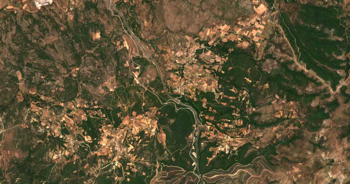 Carte satellite de Ávra