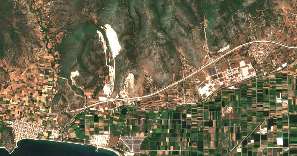 Carte satellite de Néa Kómi