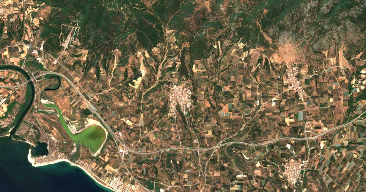 Carte satellite de Ofrýnion