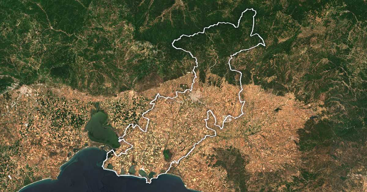Image satellite avec la limite tracée: de Komotiní