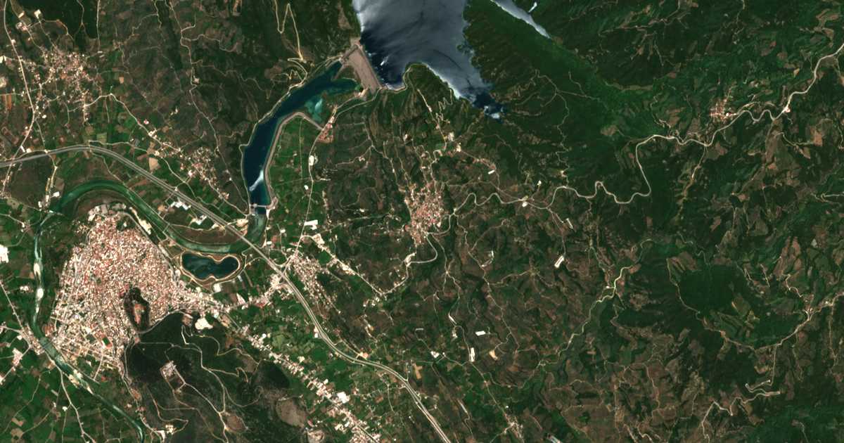 Carte satellite de Péta