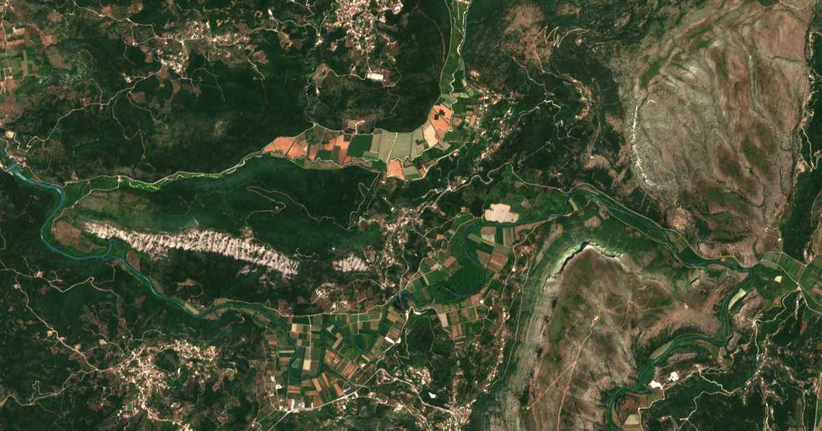 Carte satellite de Vrysélla