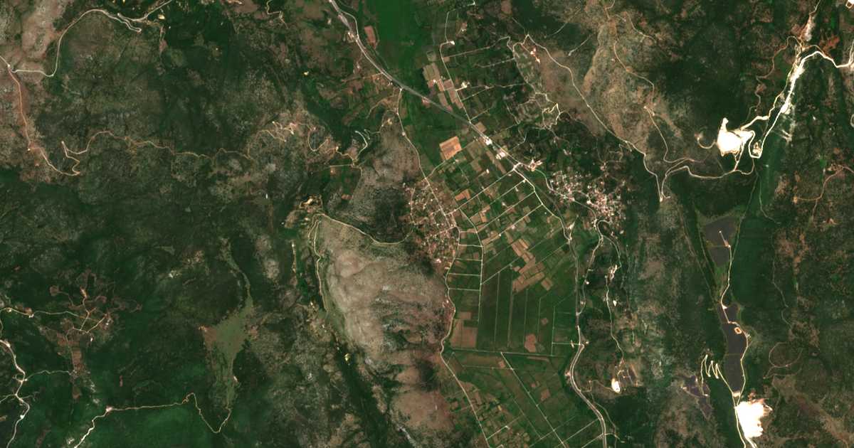 Carte satellite de Katavóthra