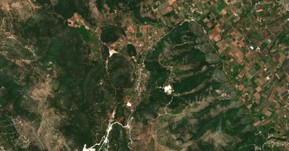 Carte satellite de Karvounárion