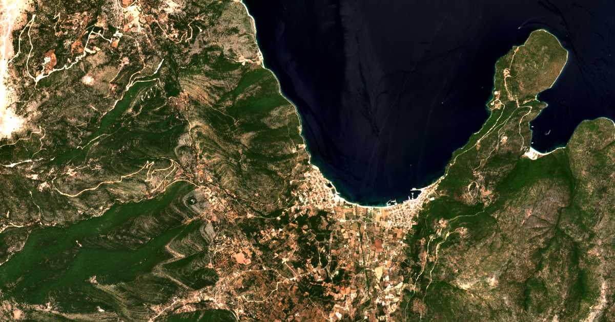 Carte satellite de Karavómylos