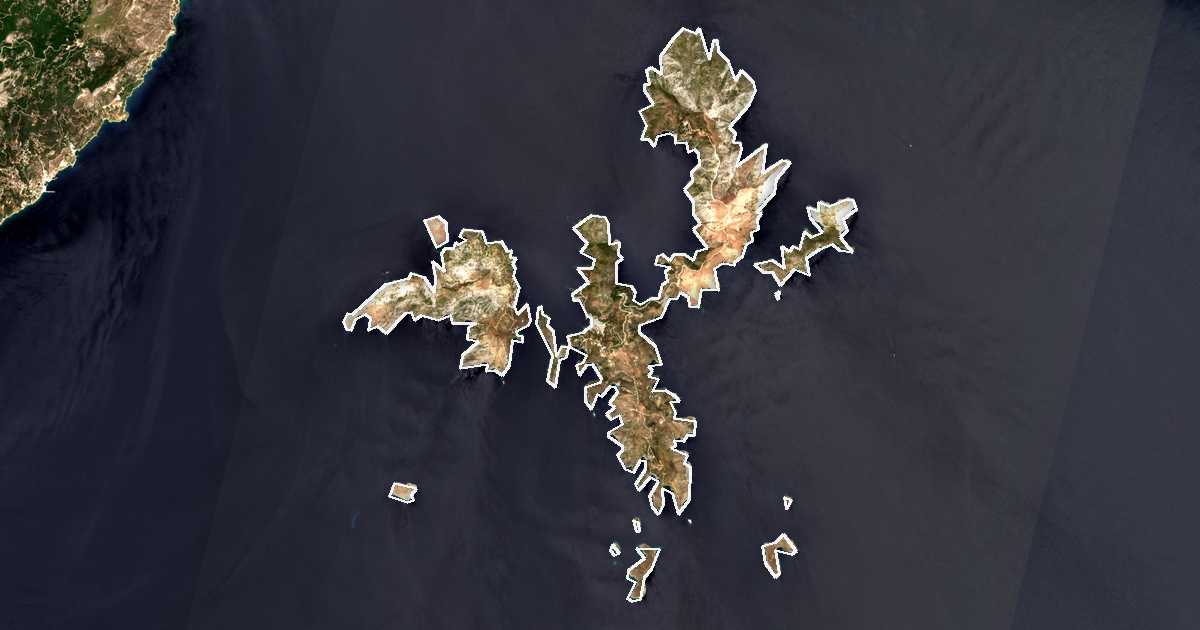 Image satellite avec la limite tracée: de Foúrni Korseón