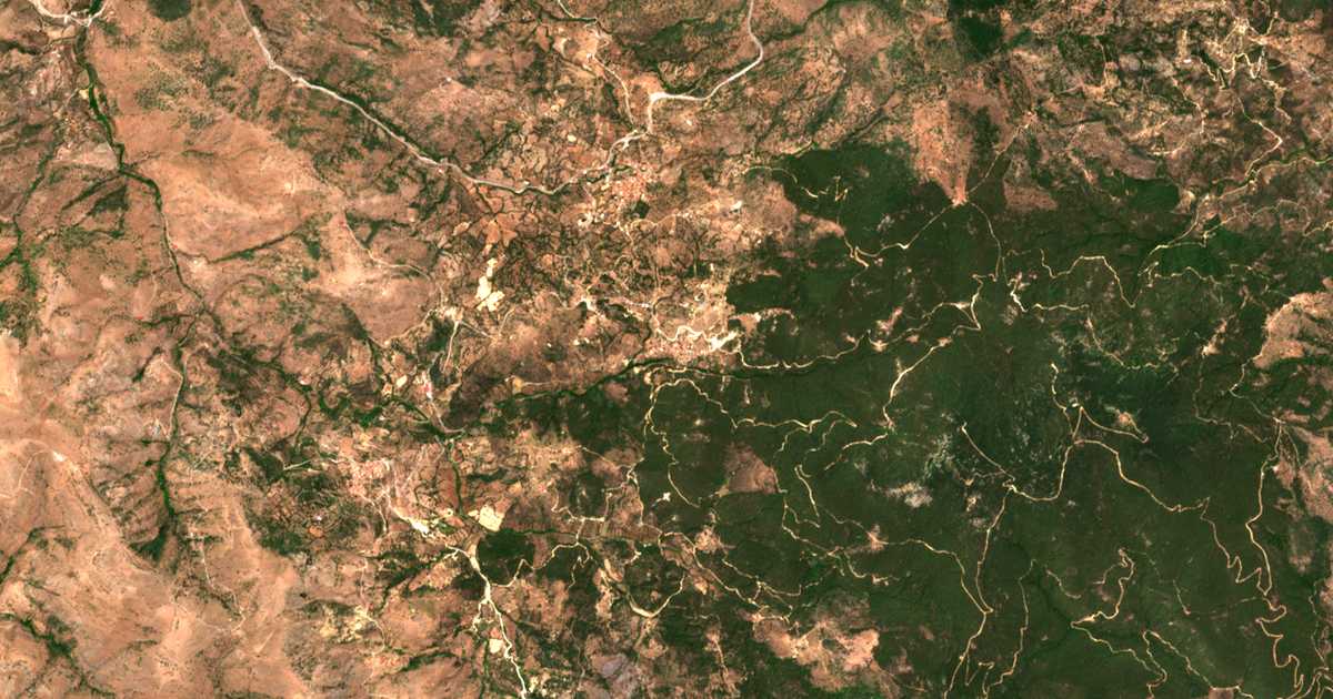 Carte satellite de Pteroúnta