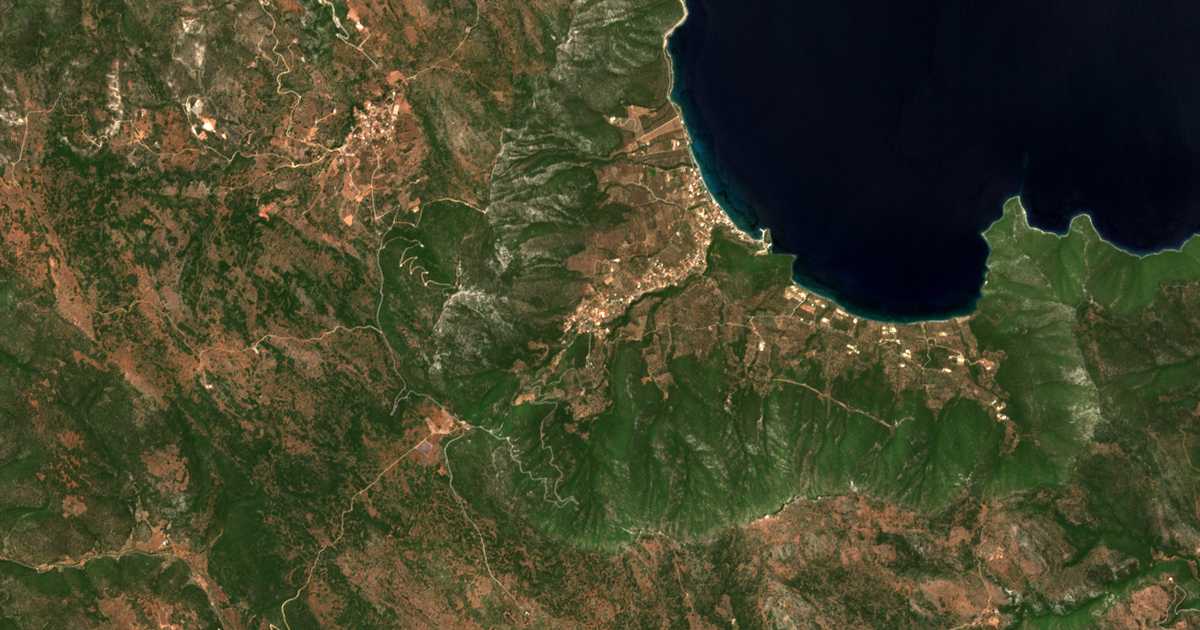 Carte satellite de Poúlithra