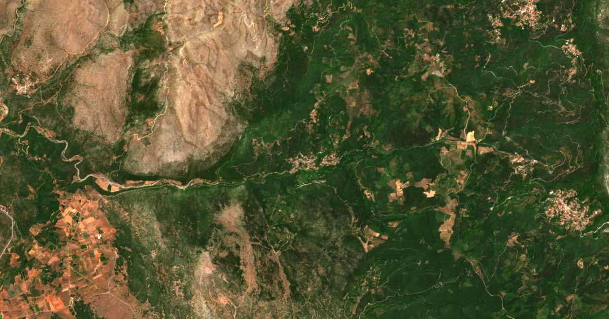 Carte satellite de Voúrvoura