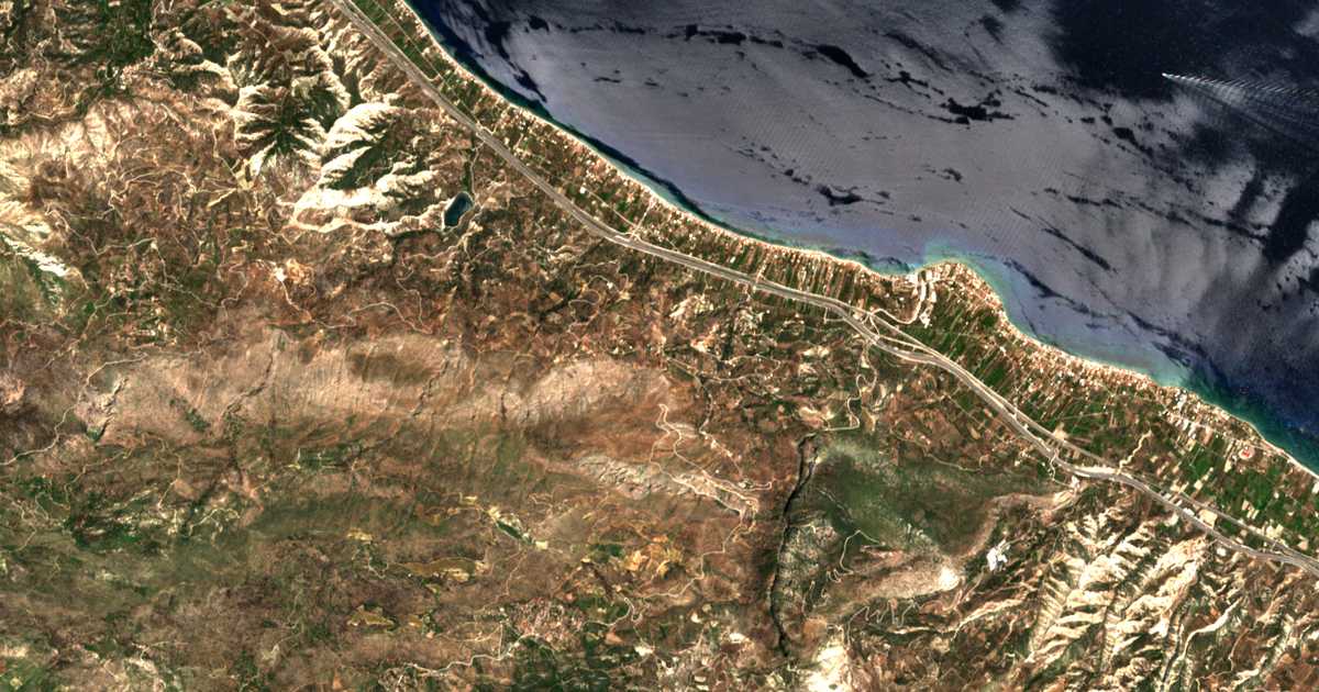 Carte satellite de Áno Loutrón