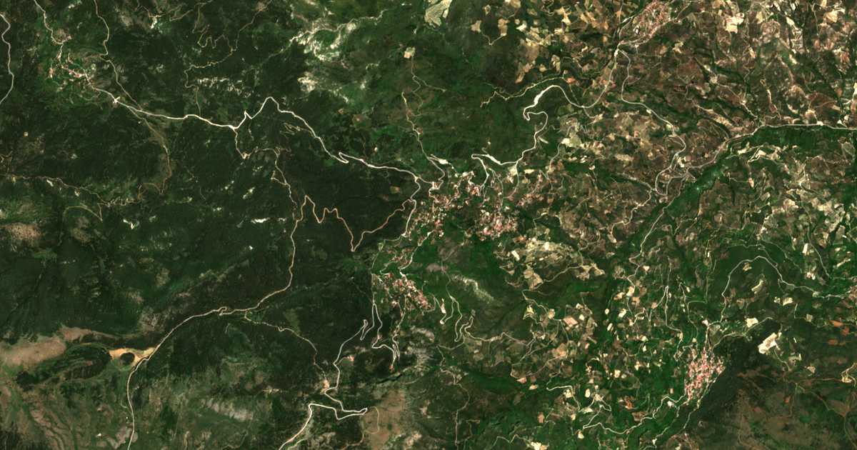 Carte satellite de Mési Synoikía Trikálon