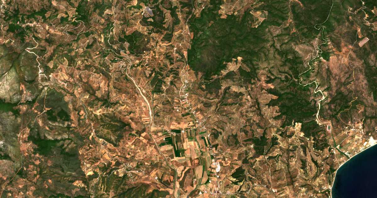 Carte satellite de Aigíai