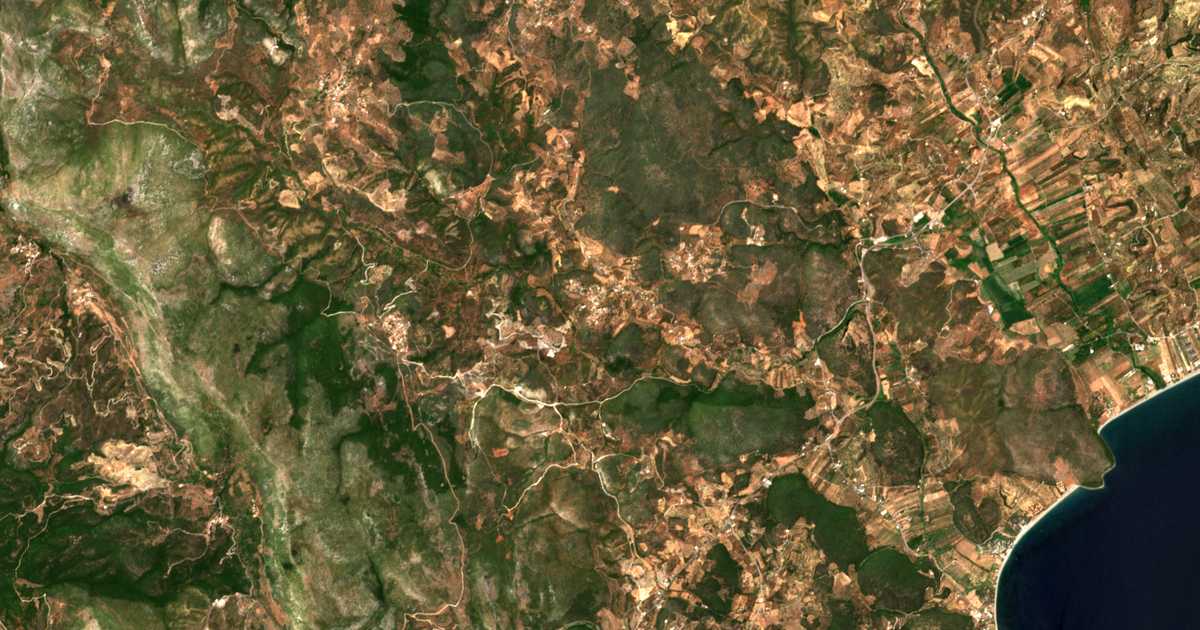Carte satellite de Karvelás
