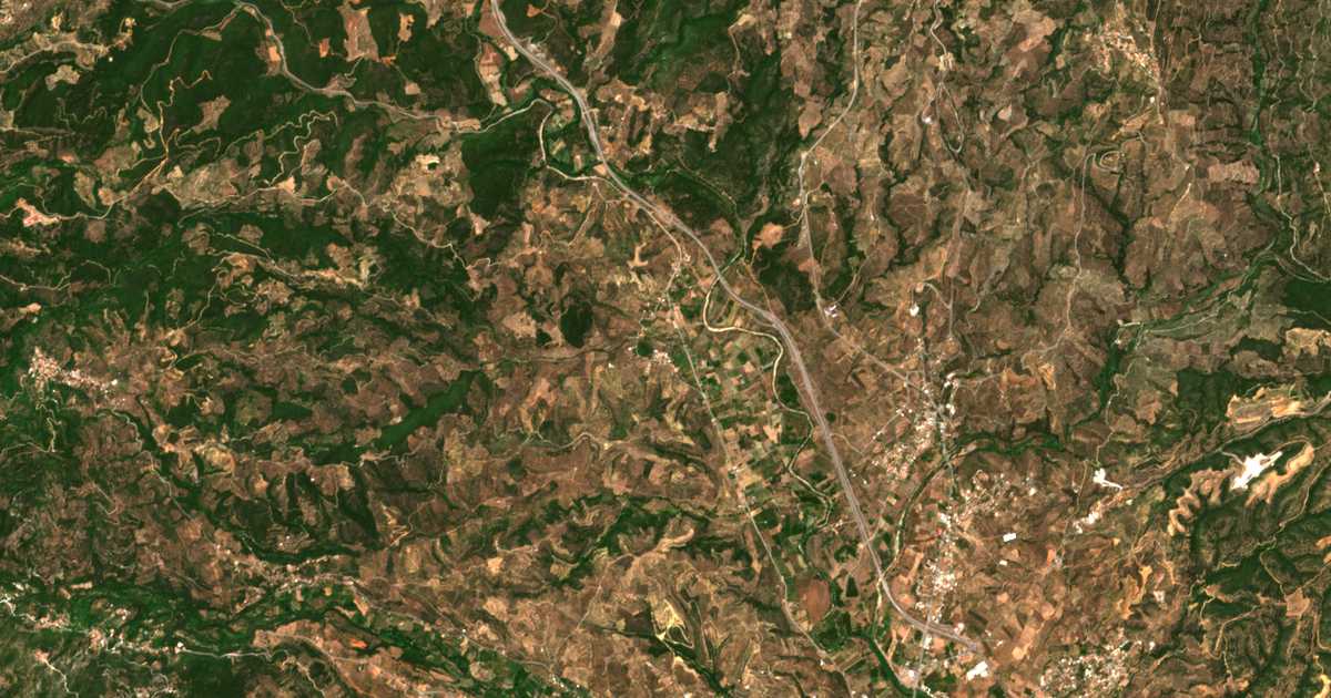 Carte satellite de Karavás
