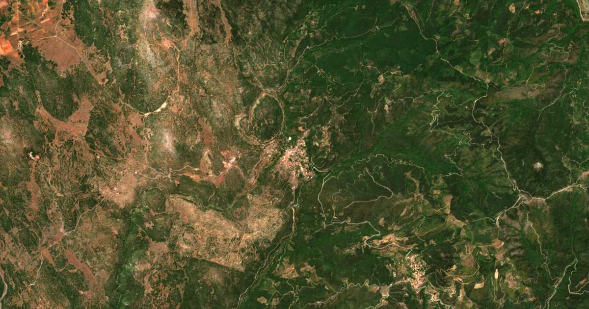 Carte satellite de Karyes