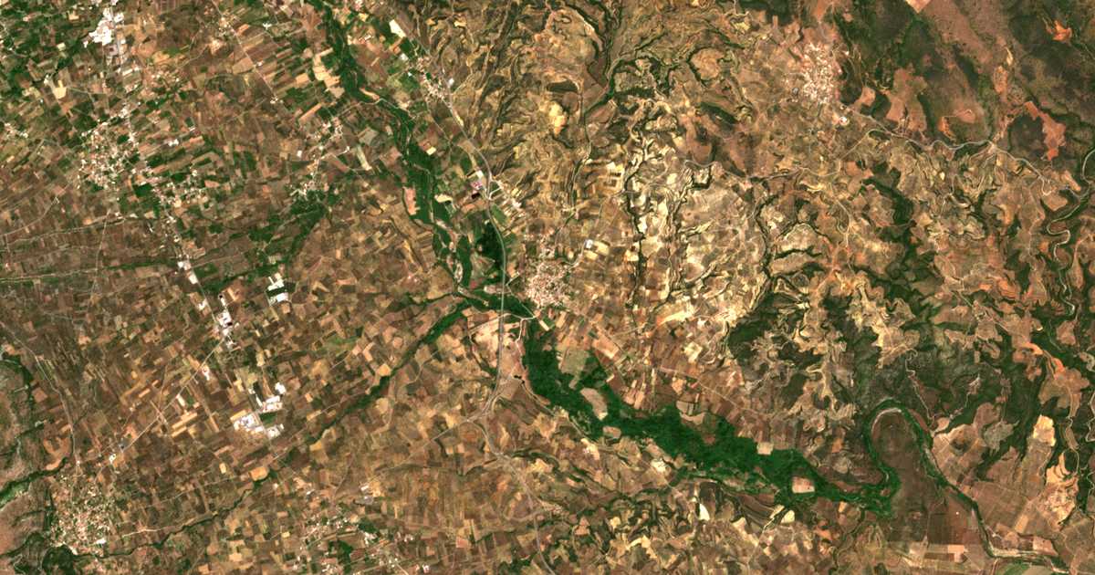 Carte satellite de Skoúra