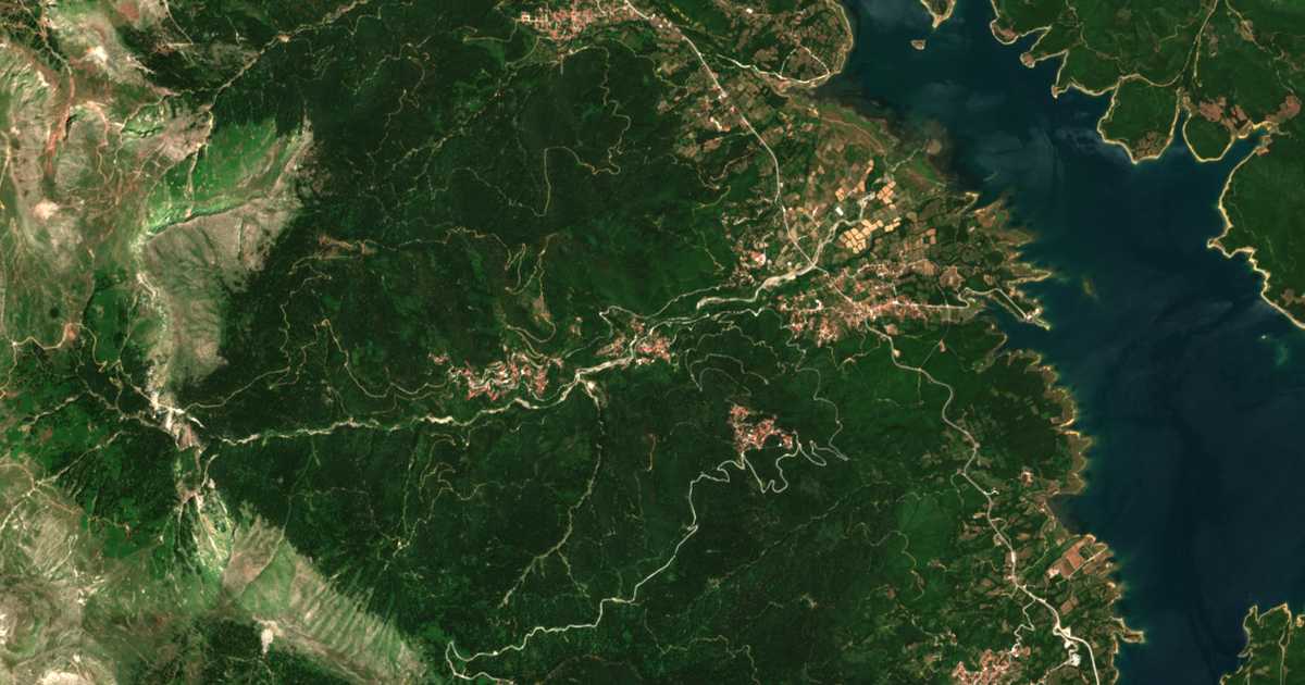 Carte satellite de Pezoúla