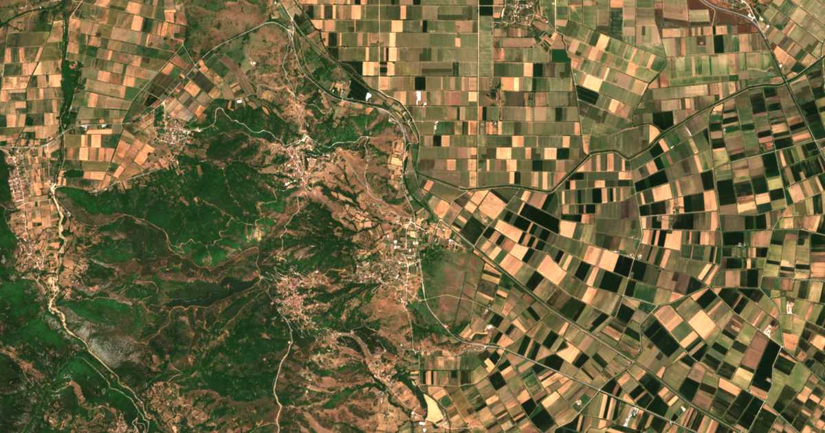 Carte satellite de Kómpelos