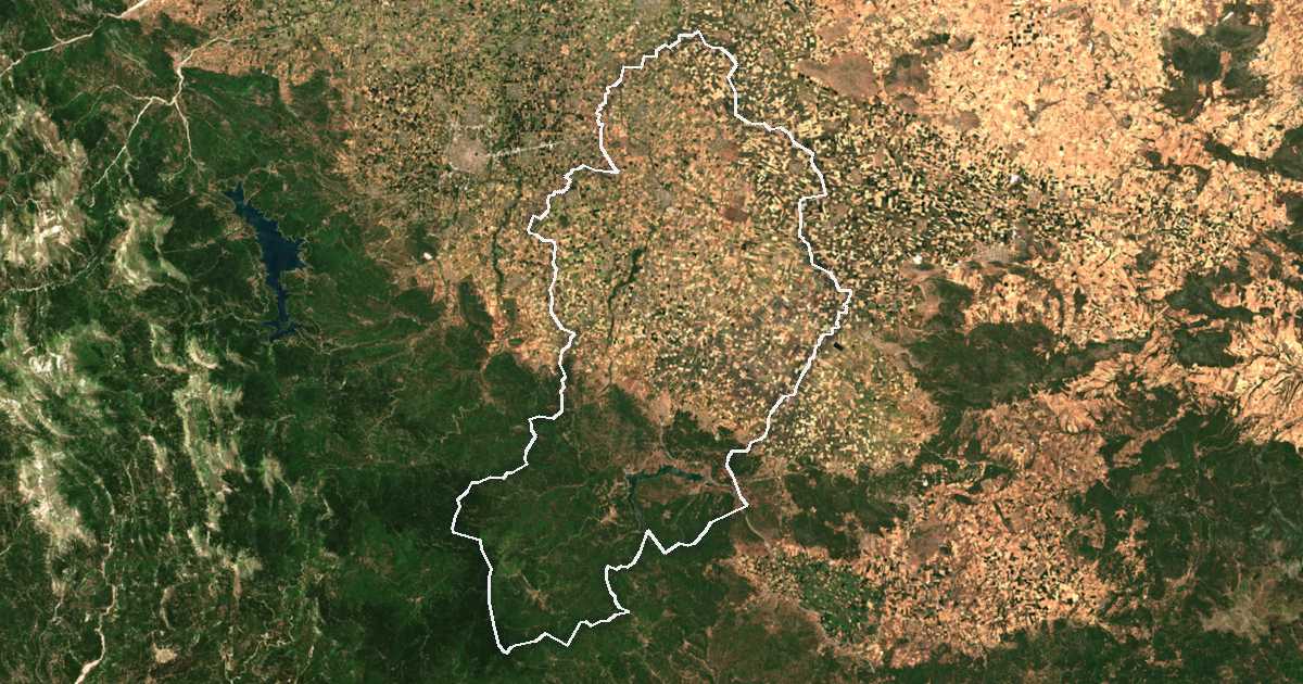 Image satellite avec la limite tracée: de Sofádes