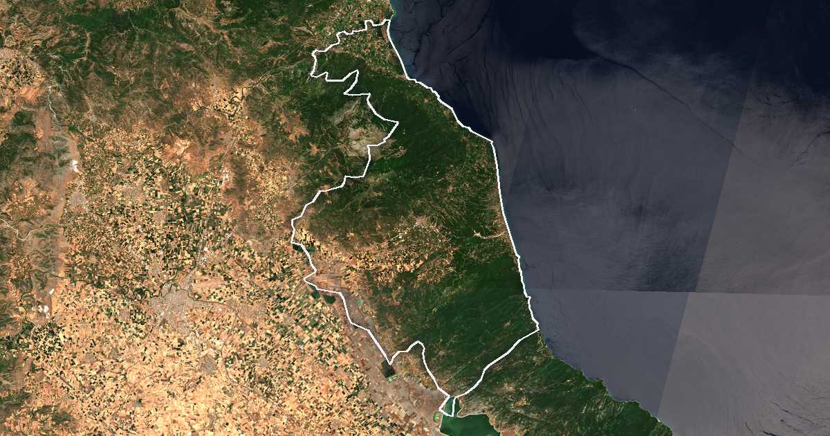 Image satellite avec la limite tracée: Agiá