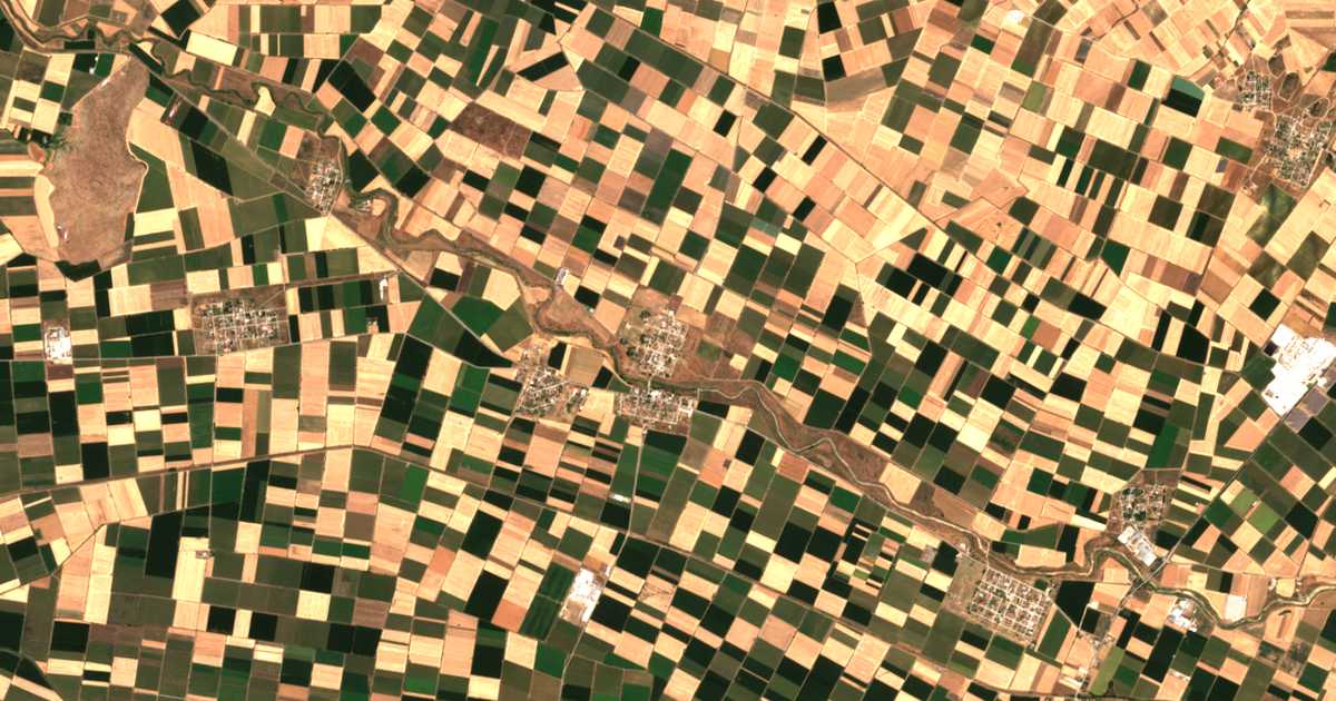Carte satellite de Méga Evýdrion