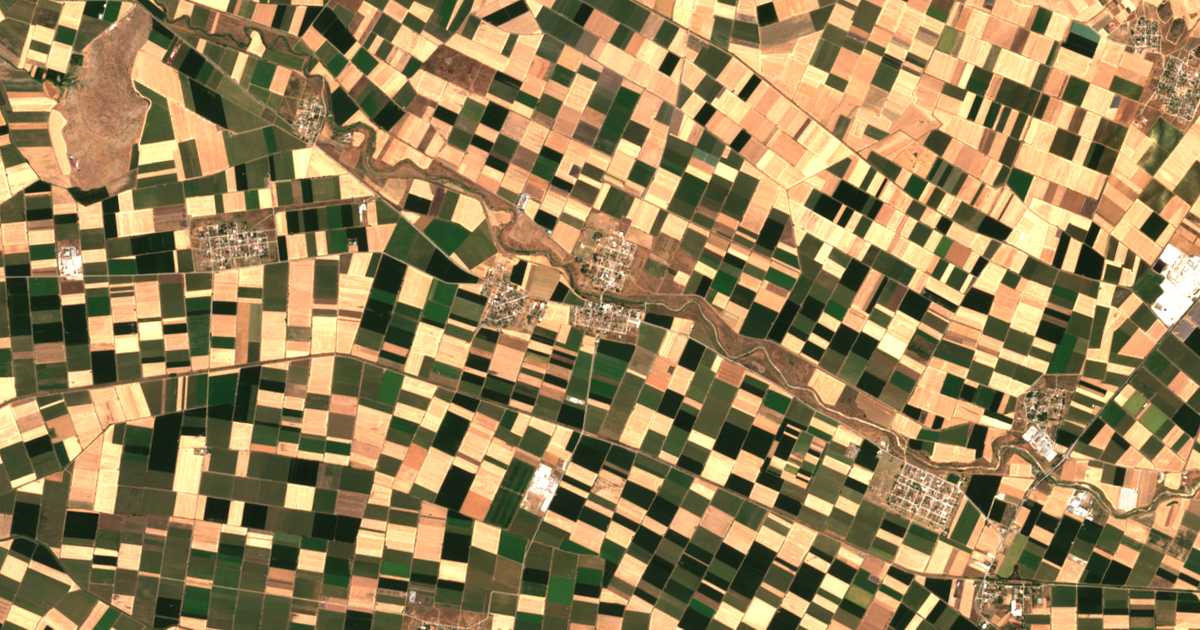 Carte satellite de Mikró Evýdrio