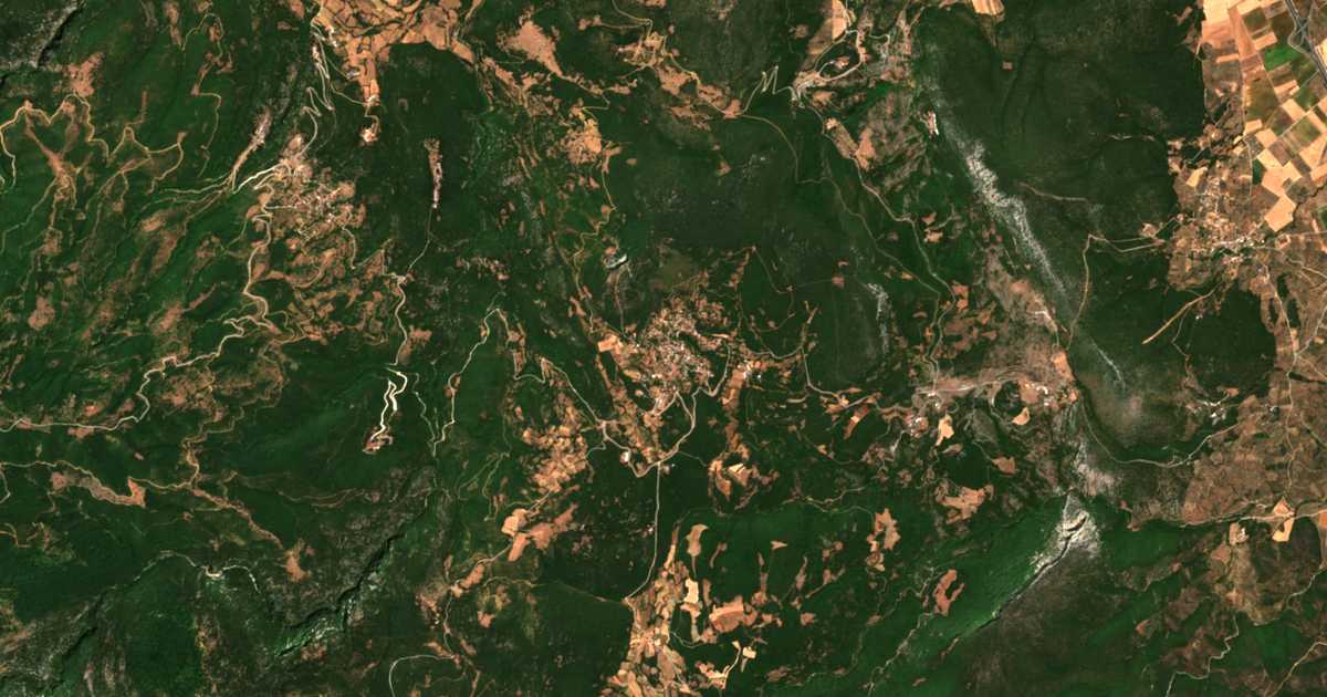 Carte satellite de Vrýnaina