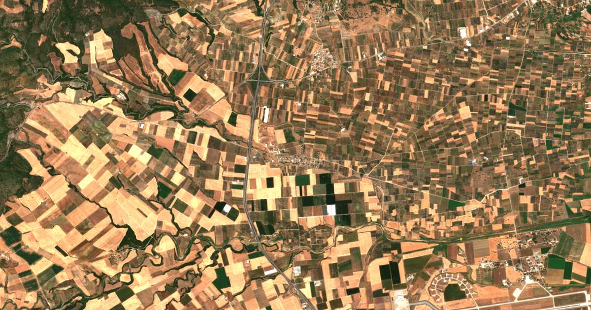 Carte satellite de Aïdínion