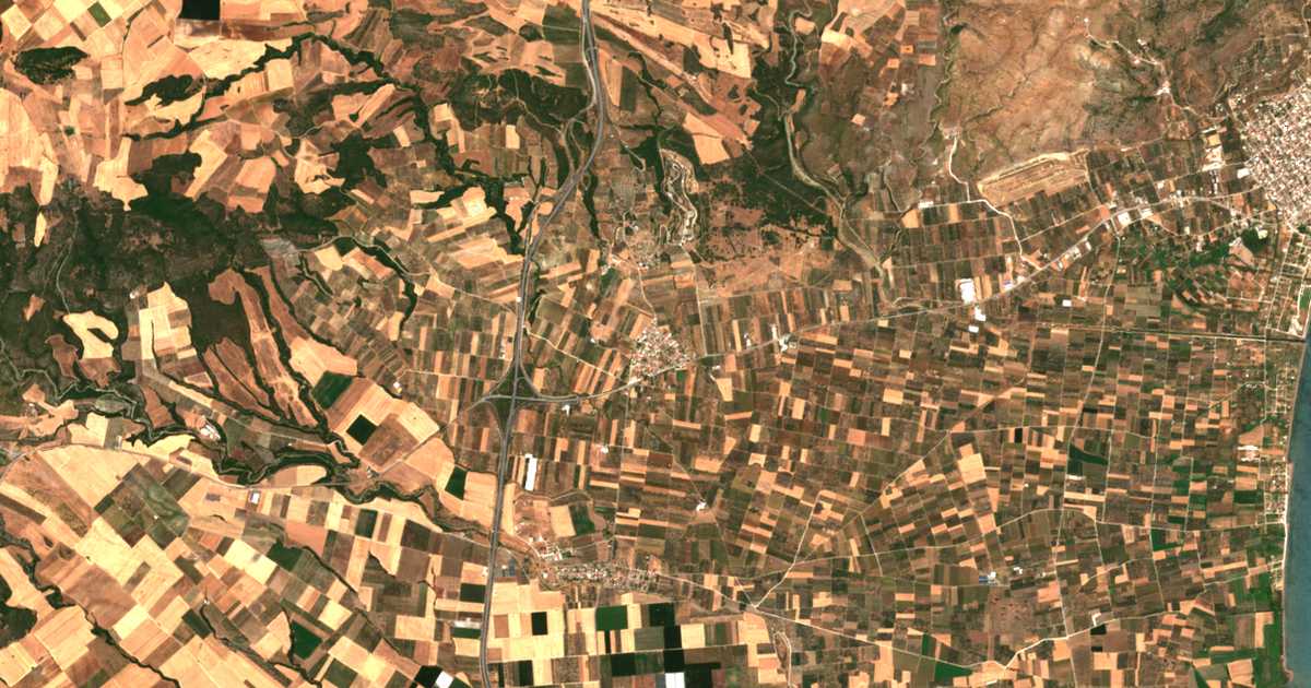 Carte satellite de Mikrothívai
