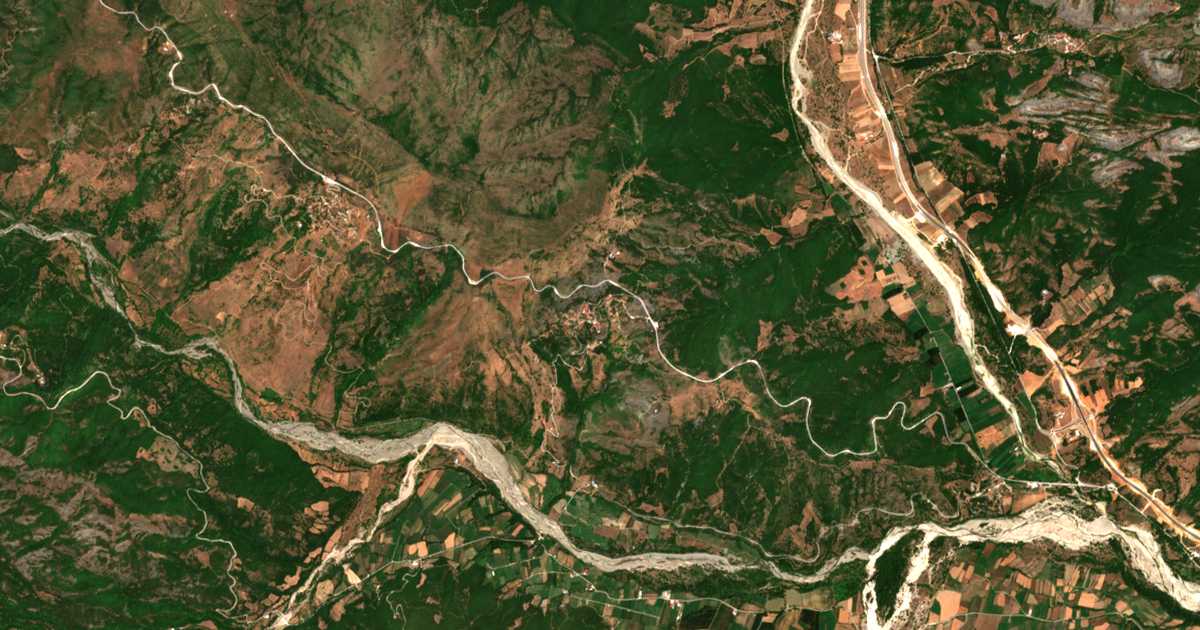 Carte satellite de Megáli Kerasséa