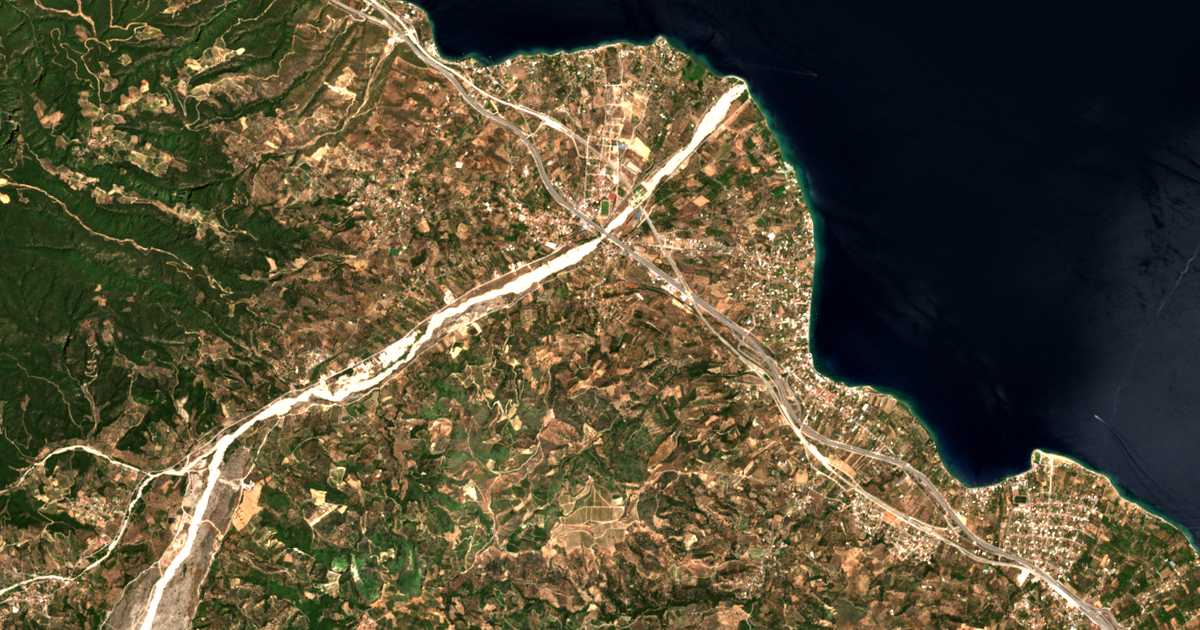 Carte satellite de Néos Erineós