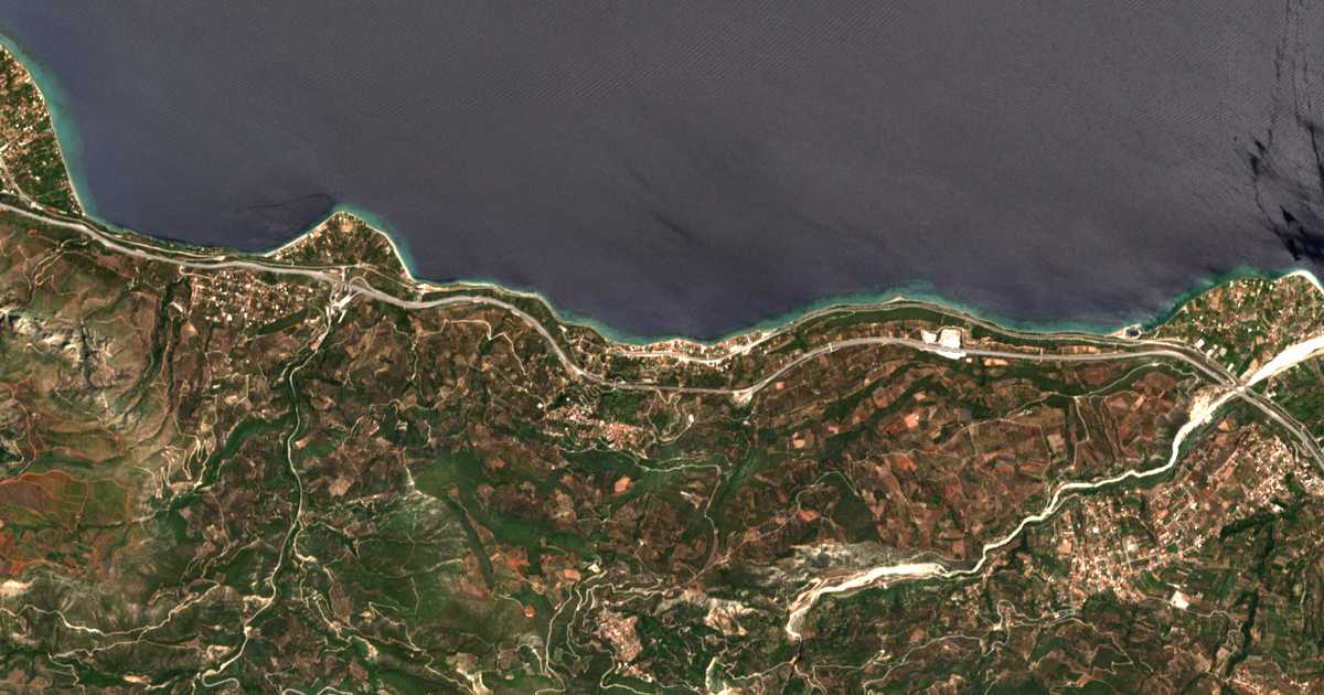Carte satellite de Paralía Platánou