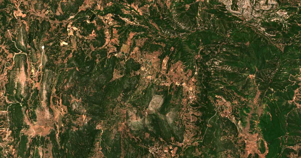 Carte satellite de Karoússi