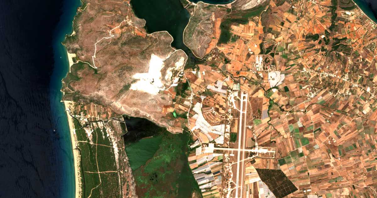 Carte satellite de Áraxos