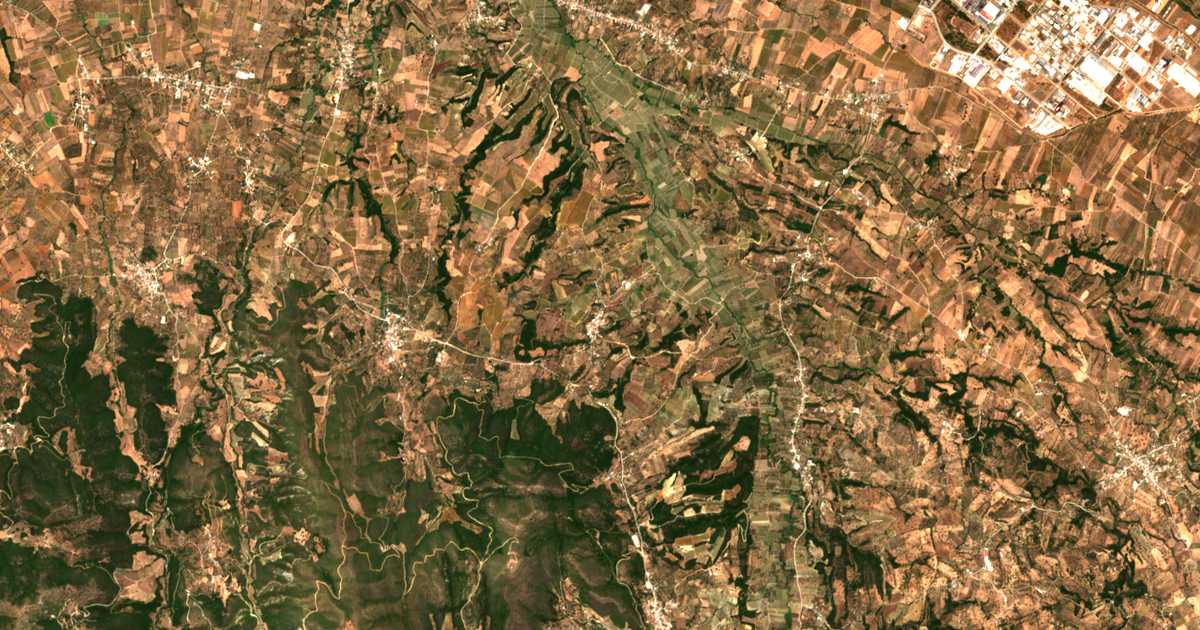 Carte satellite de Fóstena