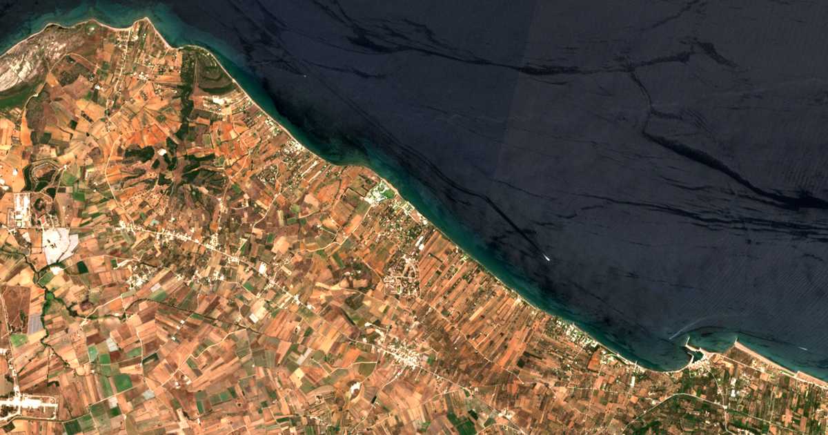 Carte satellite de Paralía Kalamakíou