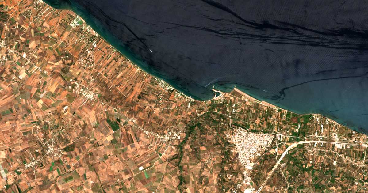Carte satellite de Paralía Niforaiíkon