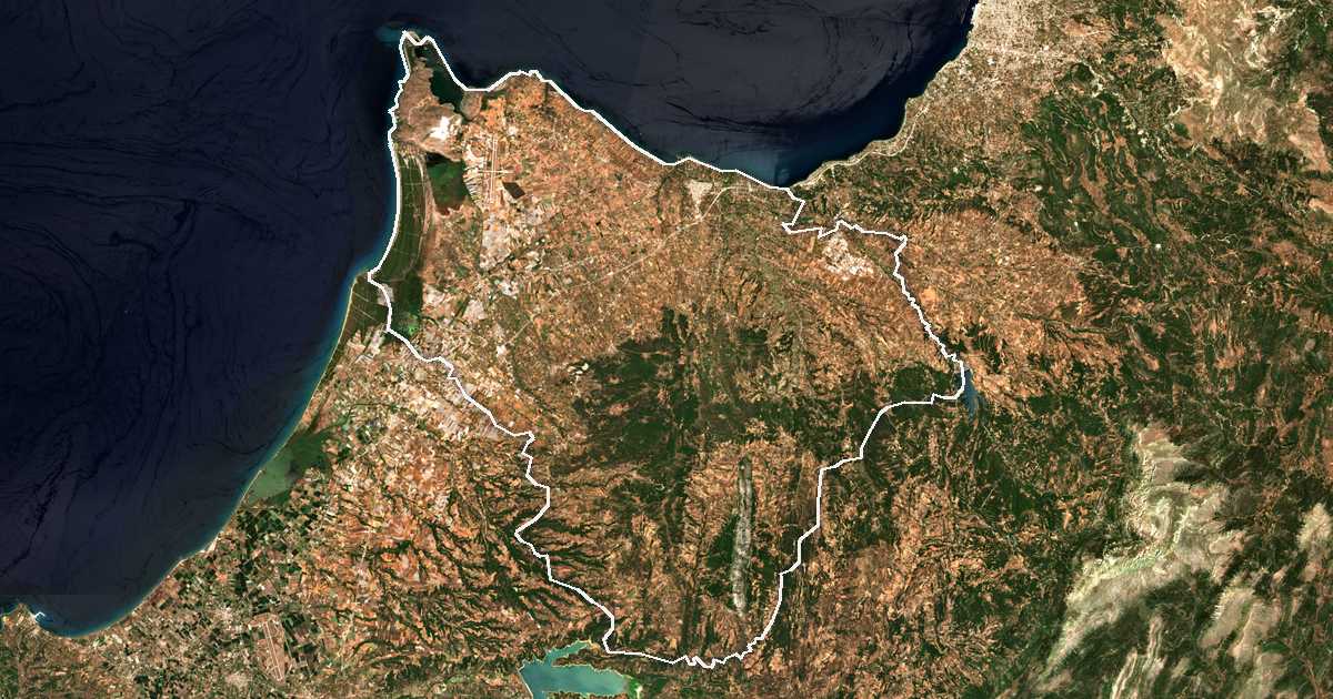 Image satellite avec la limite tracée: d'Achaïe-Occidentale