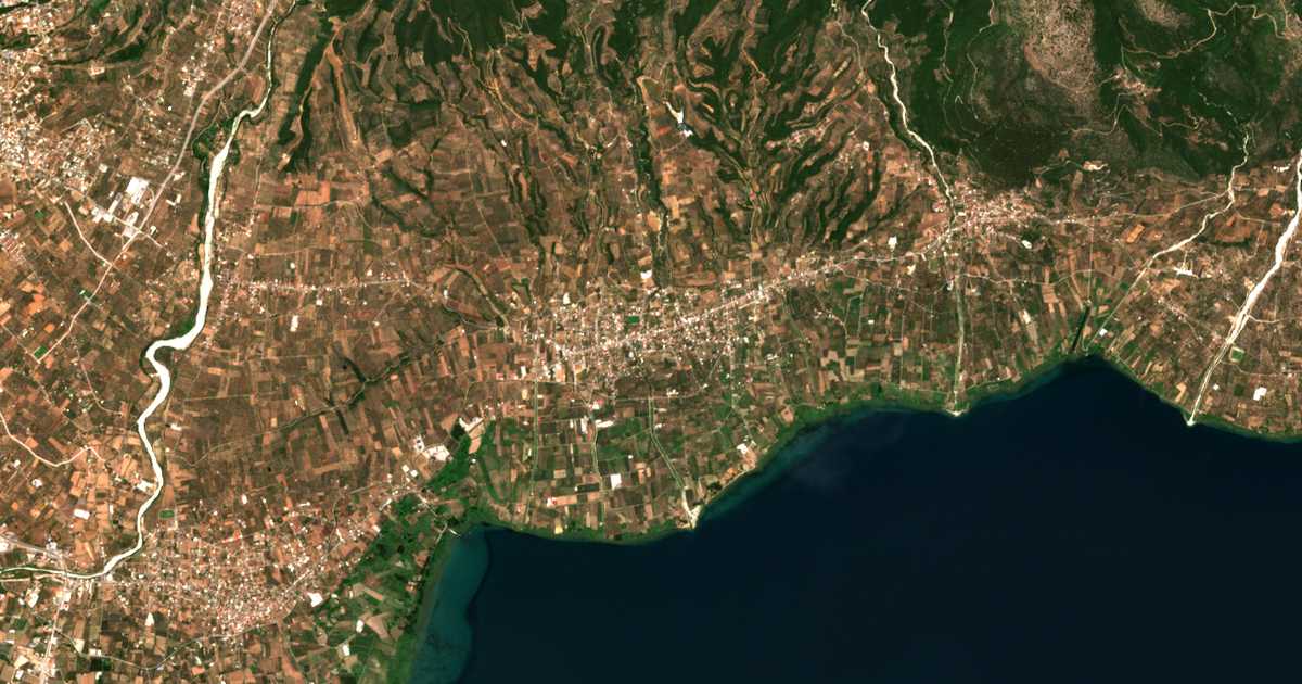 Carte satellite de Kainoúrgion