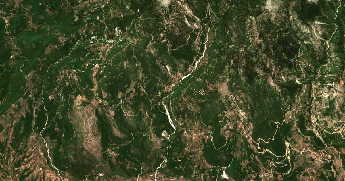 Carte satellite de Kyrá Vgéna