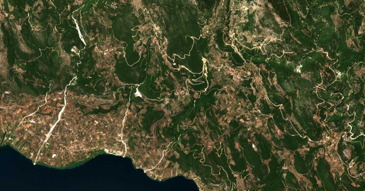 Carte satellite de Nerománna